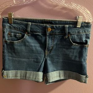 Women’s size 28 Celebrity Pink denim shorts